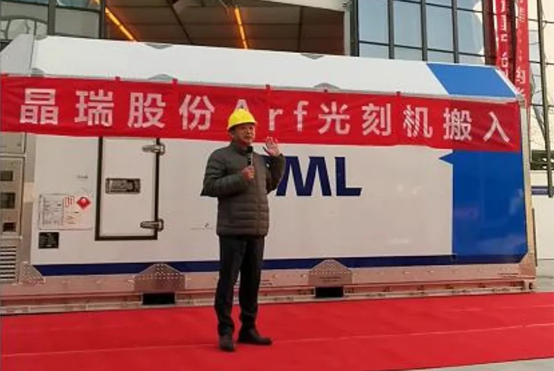 光刻机 | 当初一说要买这台设备，公司股价涨了20%！如今这台设备真的来了……