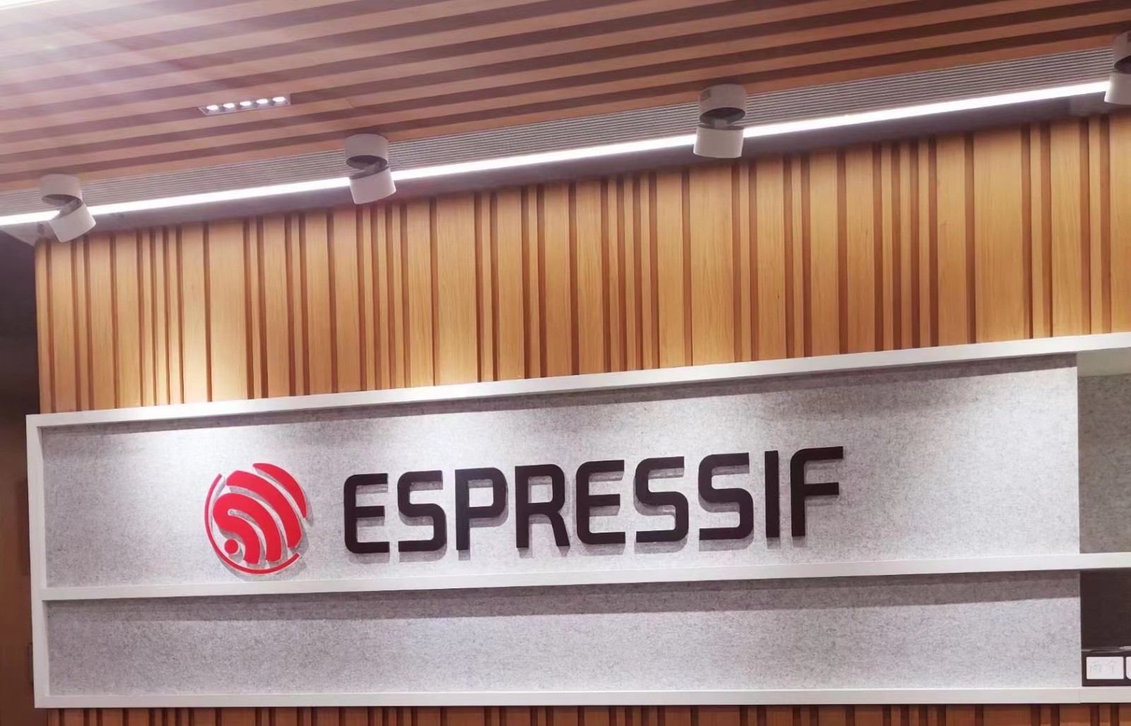 容大感光加码光刻胶，定增6.7亿元获深交所受理